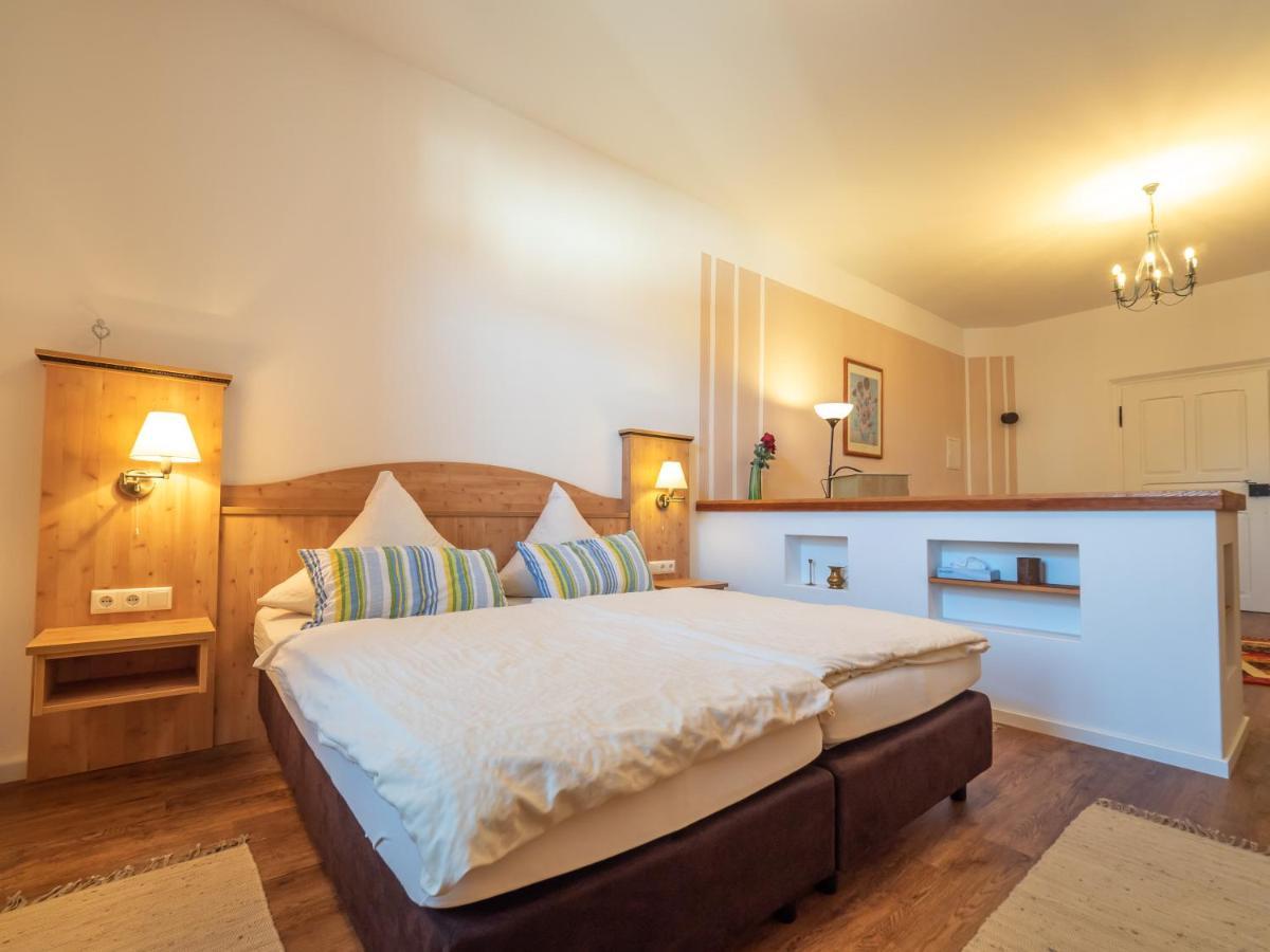 Kleinkunstbuehne Zur Post Beim John In Obing Hotell Exteriör bild