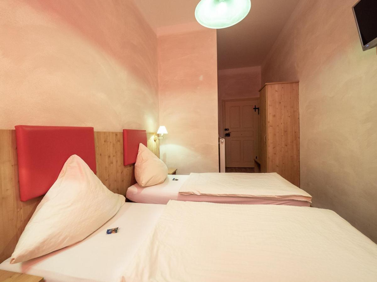 Kleinkunstbuehne Zur Post Beim John In Obing Hotell Exteriör bild