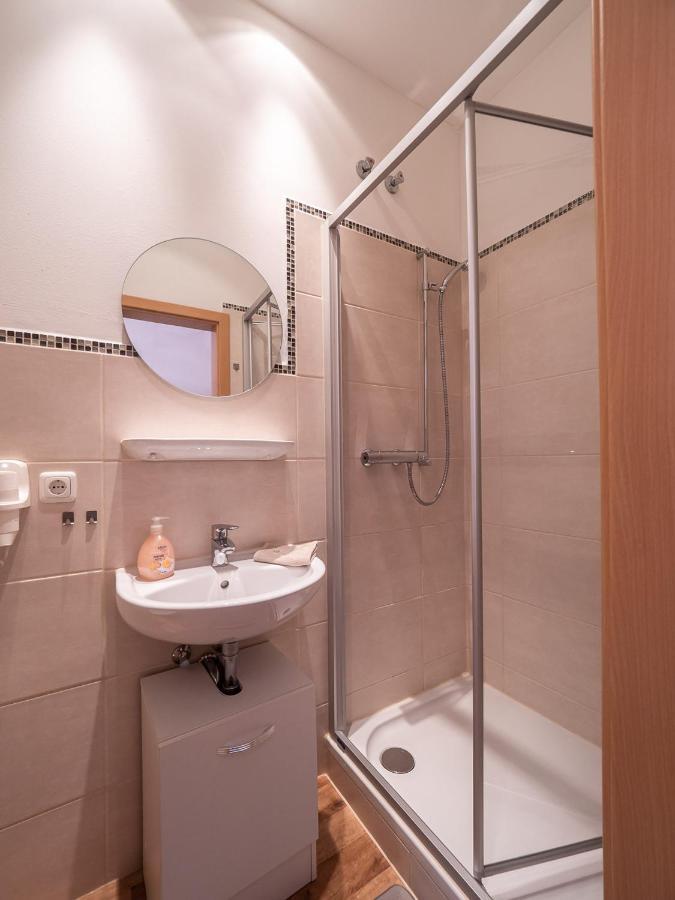 Kleinkunstbuehne Zur Post Beim John In Obing Hotell Exteriör bild